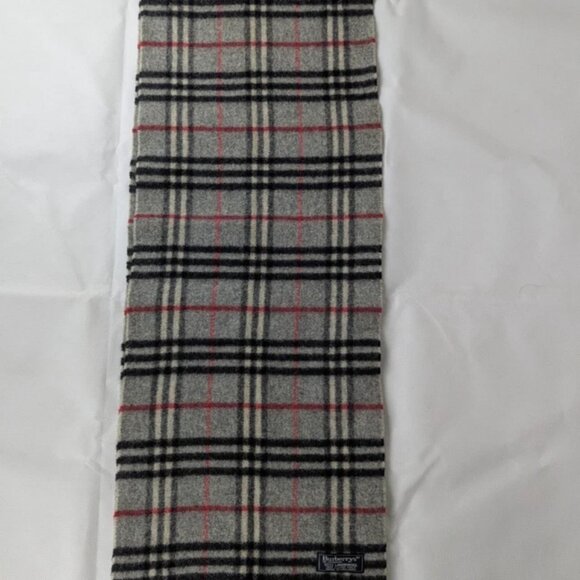 Authentic Used Burberry Scarf Gray – Unisex Lambswool Check – Luxury Fashion - Picture 3 of 6
